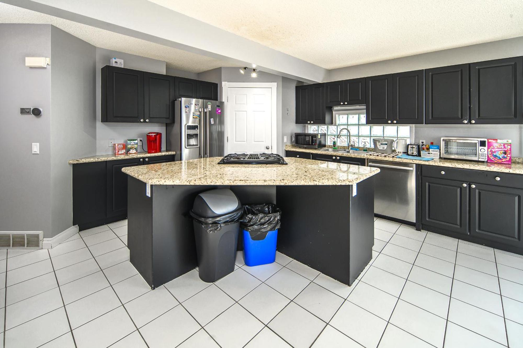 3br3ba House With Ac Pets Ok * Calgary